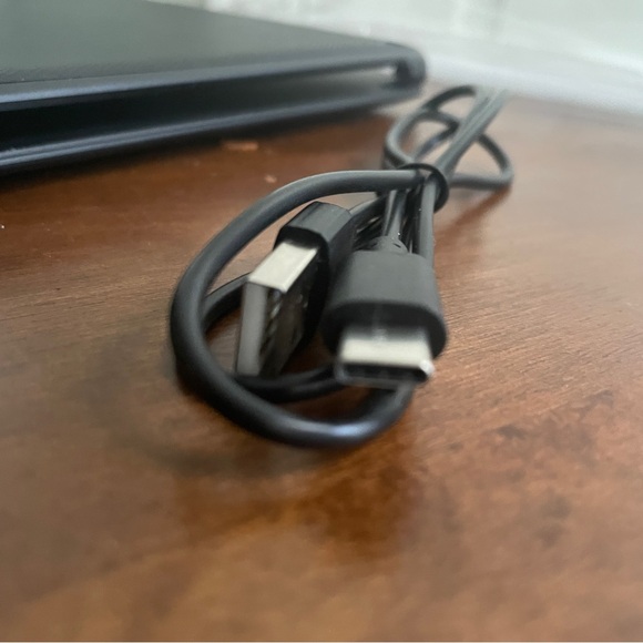 NWT wireless keyboard for fire HD 10 with detachable case. New in box, not used - Picture 12 of 13